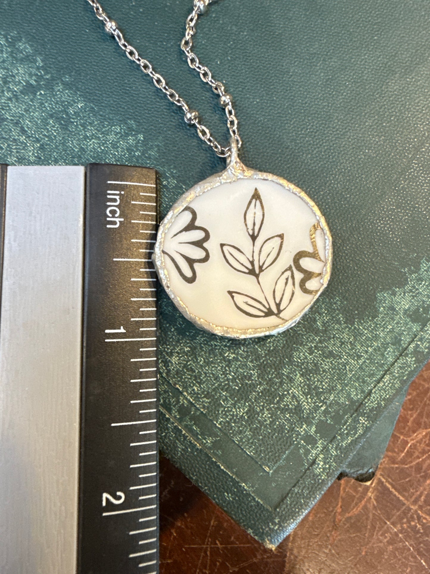 Floral Round Necklace