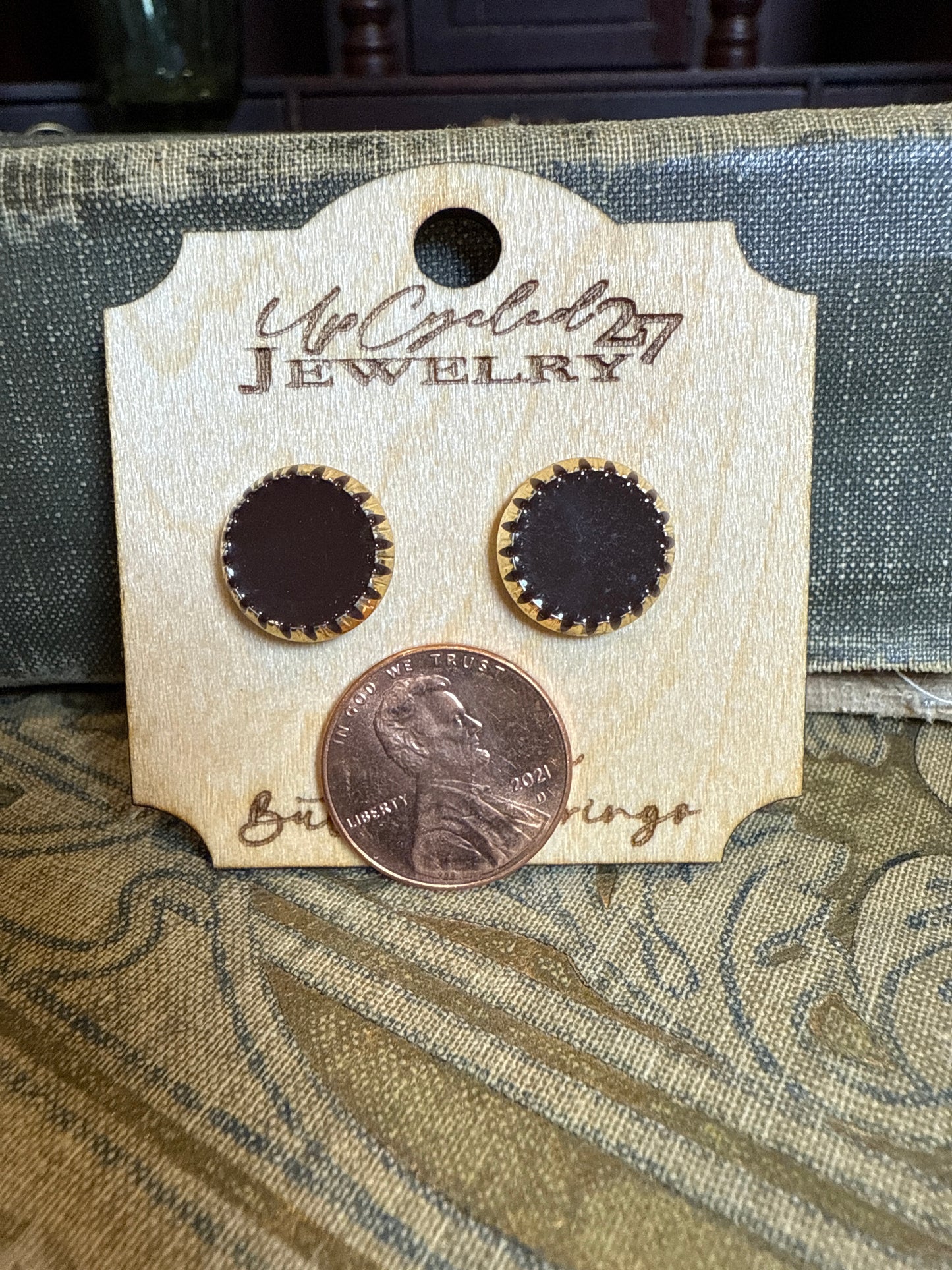 Vintage Button Earrings (brown)