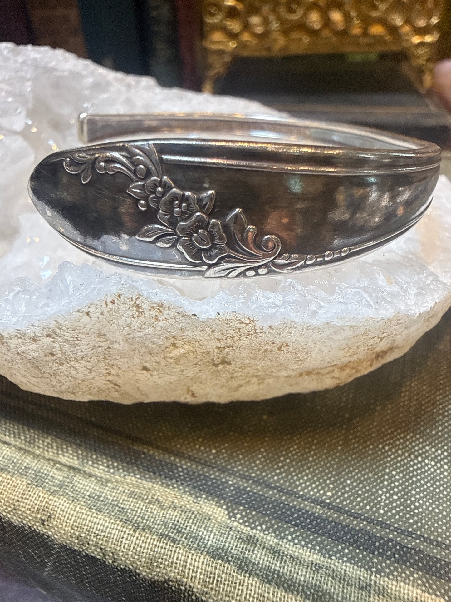 Queen Bess II 1946 Cuff