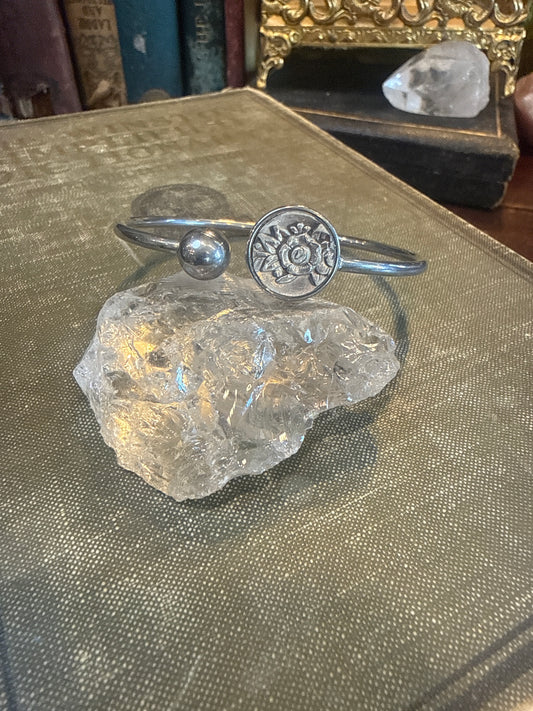 ￼ Knife Handle Cuff #1