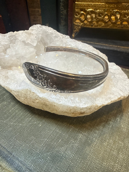 Queen Bess II 1946 Cuff