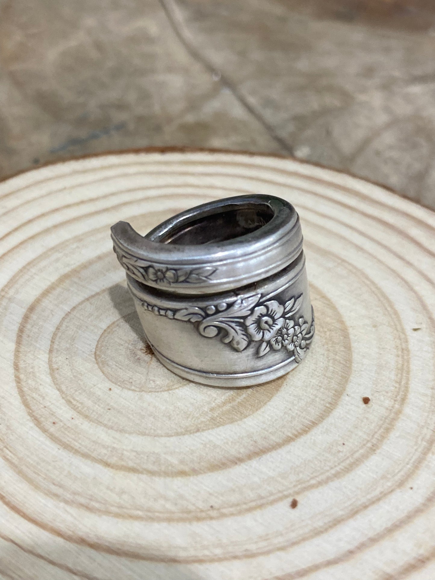 Queen Bess II Wrap Ring